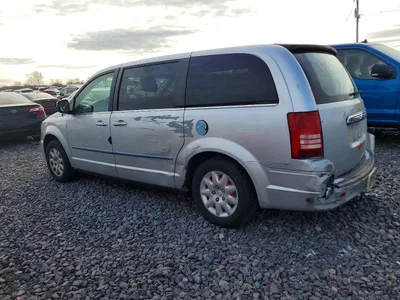 2010 CHRYSLER TOWN & COUNTRY LX, фото 2, лот 10668332