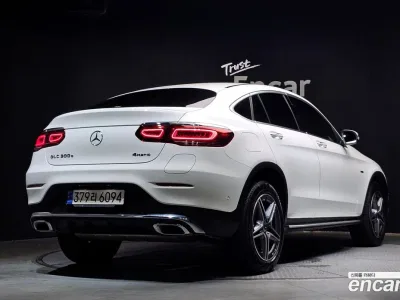 2021 Mercedes-Benz GLC-Class GLC300e 4MATIC Coupe, фото 2, лот 10528120