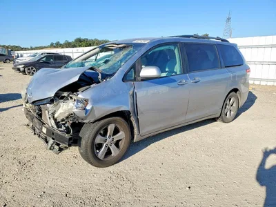2012 TOYOTA SIENNA, фото 1, лот 10541919