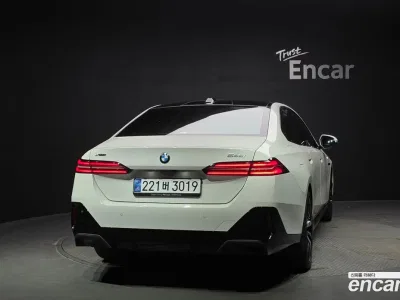2025 BMW 5-Series 530i xDrive M Sport, фото 3, лот 10108808