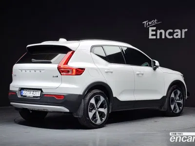 2025 Volvo XC40 B4 Ultra Bright, фото 2, лот 10116567