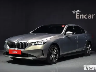 2025 BMW 5-Series 520i, фото 1, лот 10178291