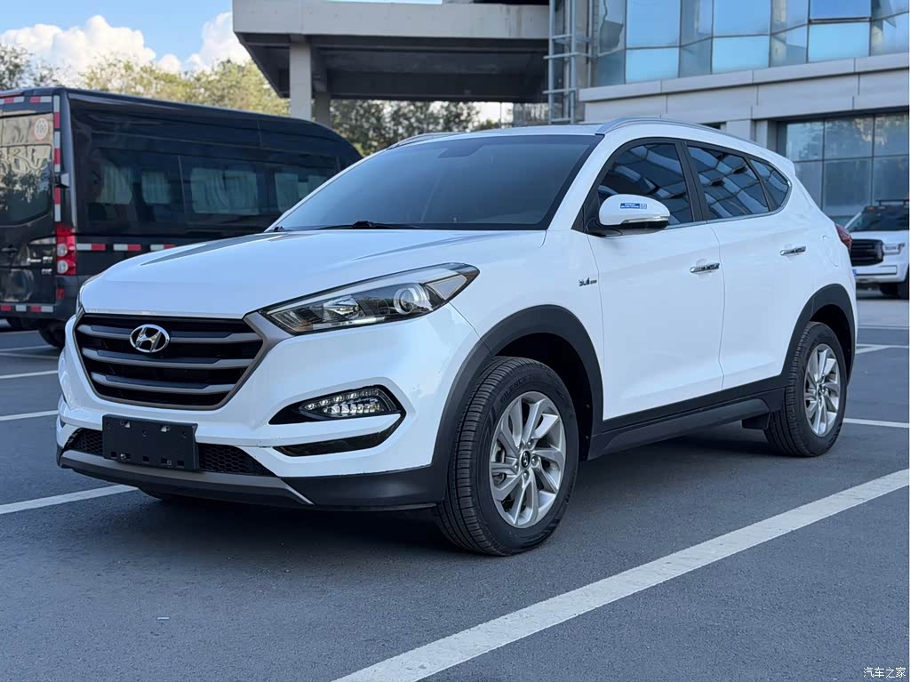 2015 Hyundai Tucson 1.6T Dual Clutch 2WD Smart, фото 1, лот 11228571