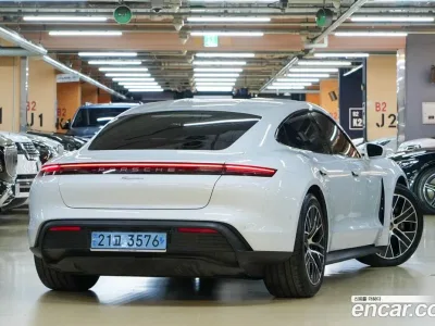 2022 Porsche Taycan Base, фото 2, лот 10100398