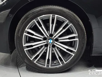 2022 BMW 3-Series 320i, фото 3, лот 10038000