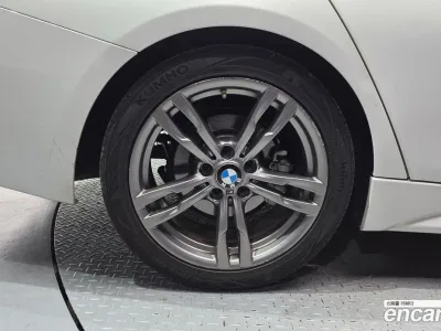 2018 BMW 3-Series 320i M Sport, фото 4, лот 10041669