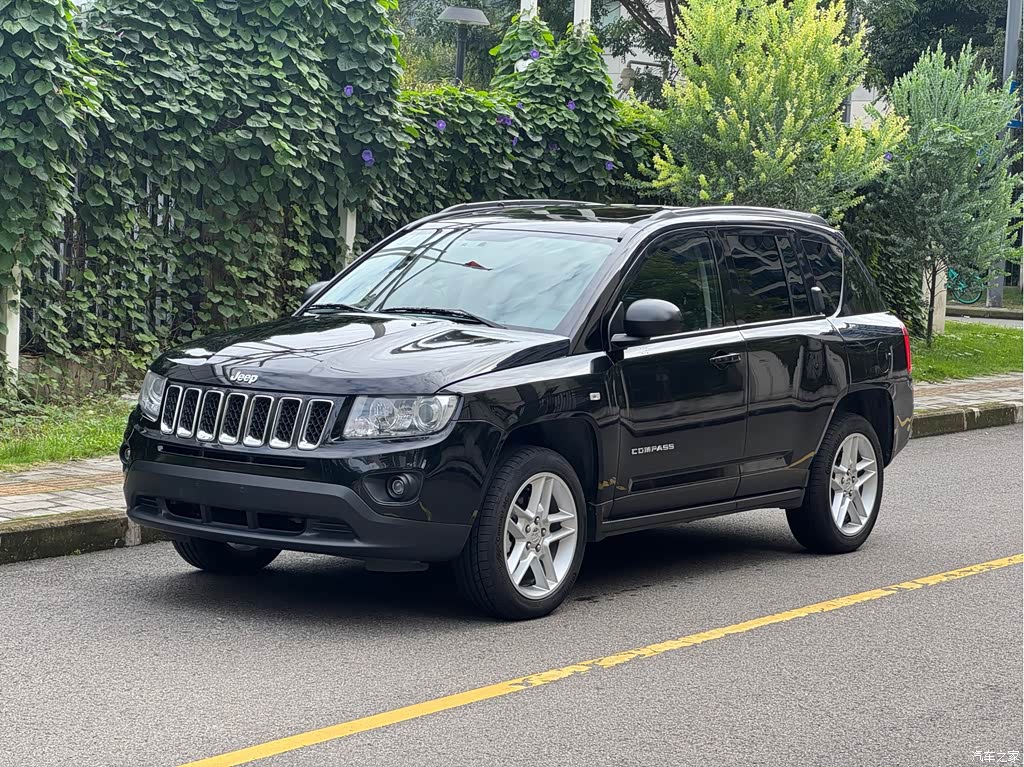2012 Jeep Compass (Import) 2.4L AWD Luxury Edition, фото 1, лот 11182011