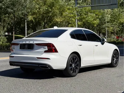 2020 Volvo S60 T4 Momentum Luxury Edition, фото 4, лот 11520800
