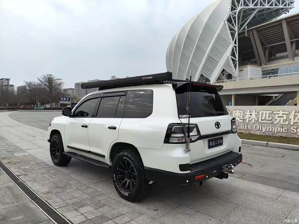 2016 Toyota Land Cruiser (Import), фото 2, лот 11193799