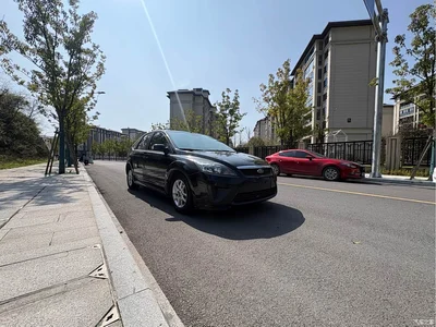 2011 Ford Focus Hatchback 1.8L Manual Comfort, фото 3, лот 10306191