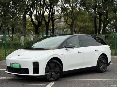 2025 Li Auto i6 2WD Base Model, фото 1, лот 10446332