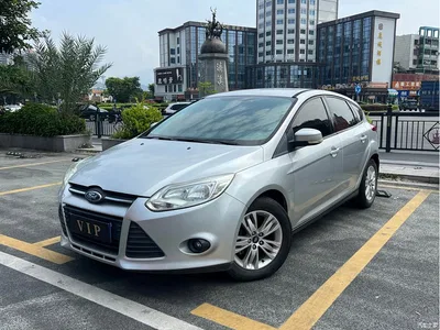 2012 Ford Focus Hatchback 1.6L Manual Comfort, фото 1, лот 11133868