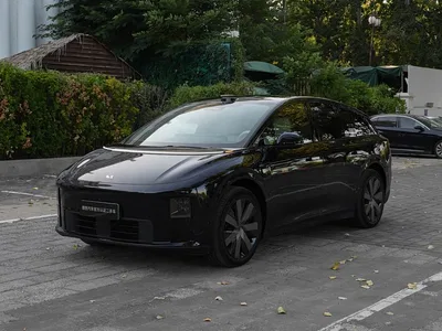 2025 Li Auto i6 4WD Base Model, фото 1, лот 11550093