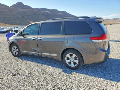 2014 TOYOTA SIENNA LE, фото 2, лот 10497114