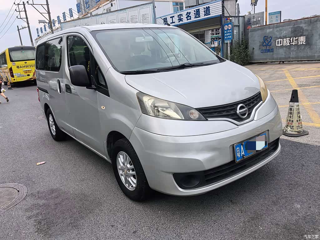 2010 Nissan NV200 1.6L Luxury, фото 3, лот 11193356
