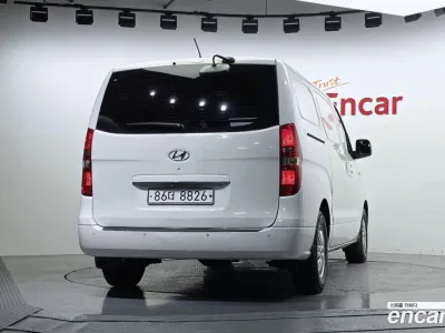 2017 Hyundai Starex 3-Seater VAN, фото 4, лот 10403445