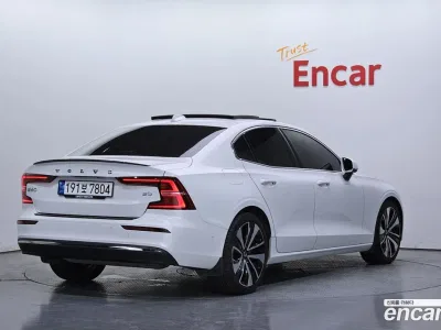 2023 Volvo S60 B5 Ultimate Bright, фото 1, лот 10114617
