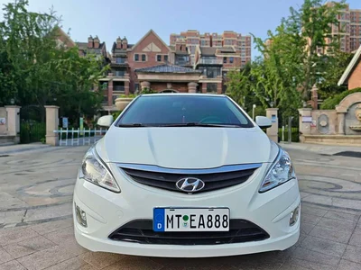 2011 Hyundai Verna Hatchback 1.4L Automatic Comfort GS, фото 2, лот 10381355
