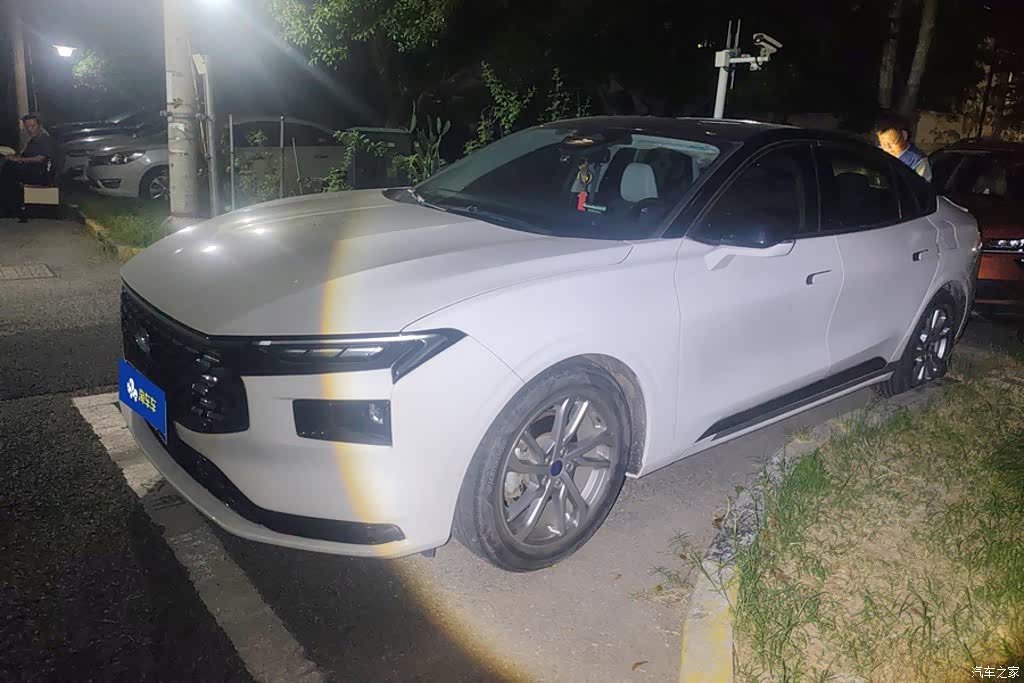 2022 Ford Mondeo Facelift EcoBoost 245 Luxury, фото 1, лот 11226754
