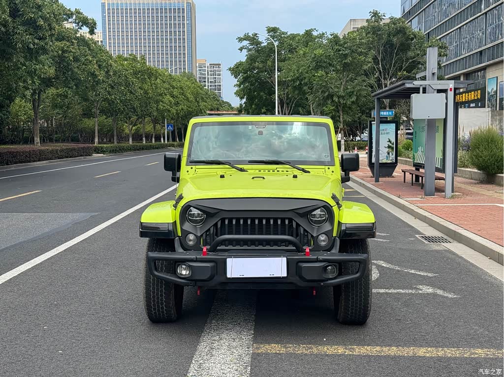 2015 Jeep Wrangler 3.0L Sahara 4-Door Comfort Edition, фото 2, лот 11228232