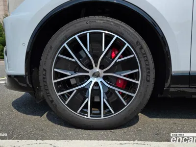 2025 Porsche Macan Turbo, фото 4, лот 10102925