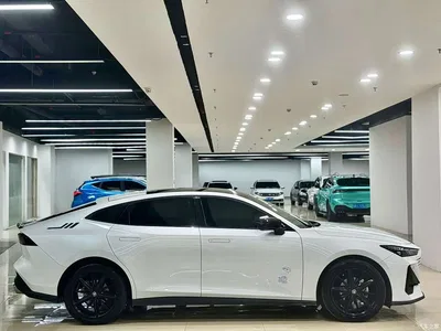2023 Changan UNI-V 1.5T Luxury Edition, фото 3, лот 10249694