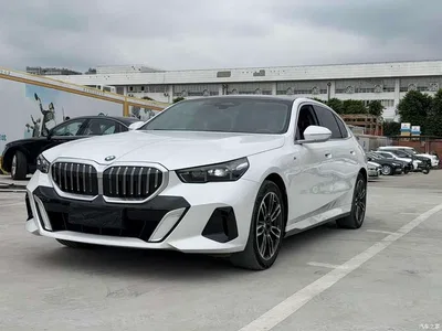 2024 BMW 5 Series 525Li M Sport Package, фото 1, лот 11470175