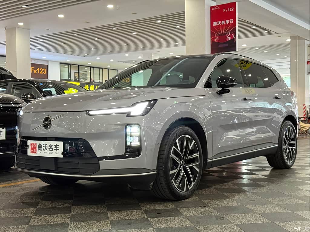 2026 Volvo XC70 Plug-in Hybrid 4WD Ultra Long Range Plus, фото 1, лот 10680084