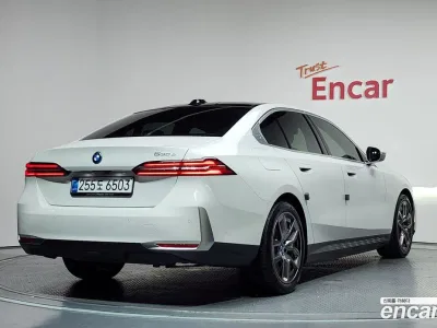 2025 BMW 5-Series 530e, фото 2, лот 10062296