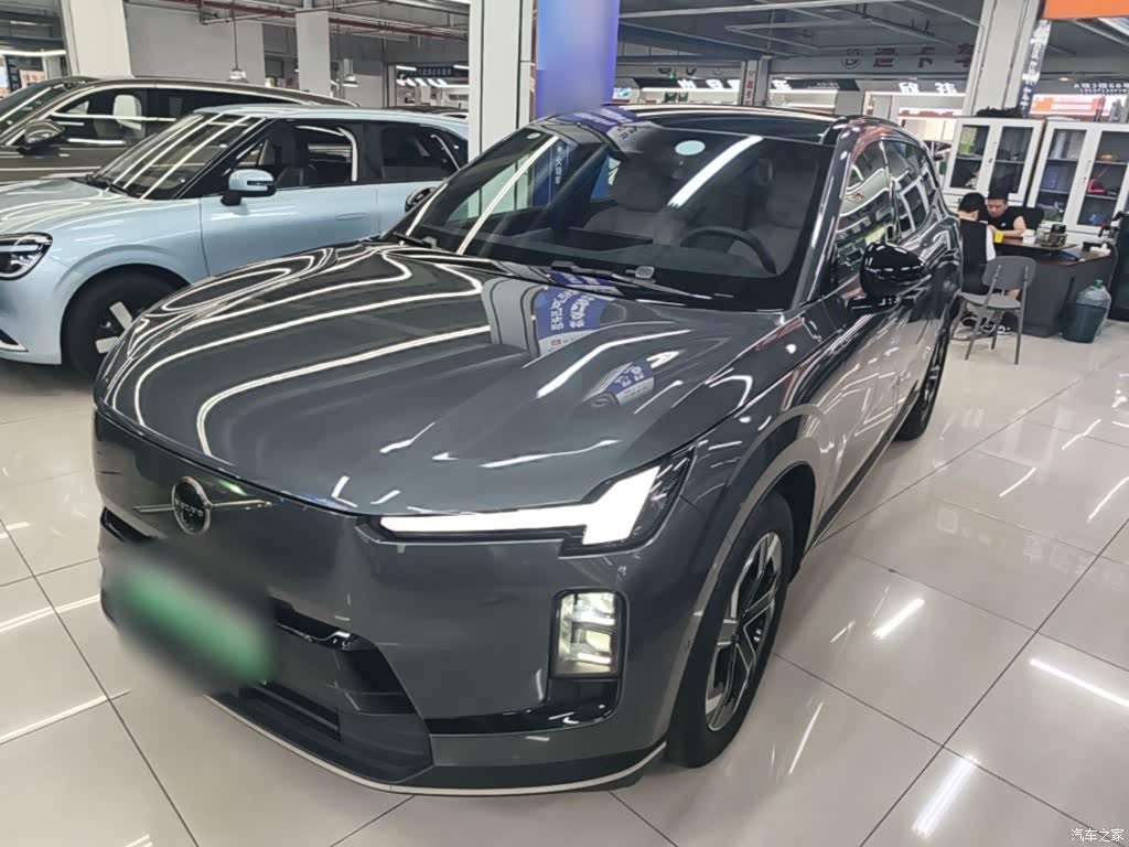 2025 Volvo XC70 Plug-in Hybrid Standard, фото 1, лот 11089191