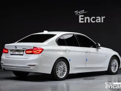 2018 BMW 3-Series 320i Luxury, фото 2, лот 10224259